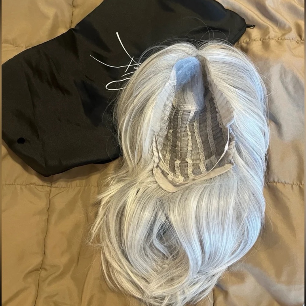 Belle Tress “Salt Dash of Pepper-Layla Wig - Picture 4 of 10